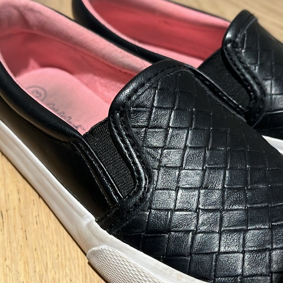 Cat & Jack Girls’ Black Slip-On Sneakers (Size: 13) - Picture 3 of 8